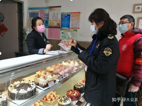 河南郑州 人民路社区对辖区食品经营门店进行疫情防控工作排查